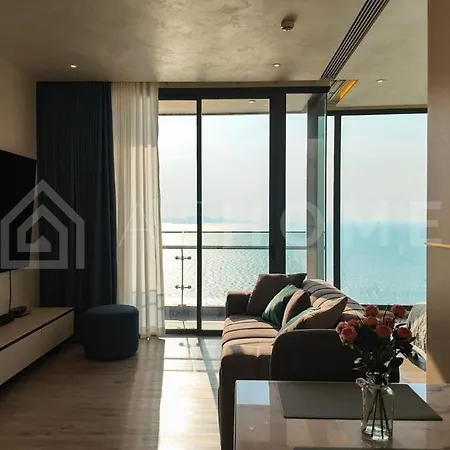 Arom Wongamat Apartment