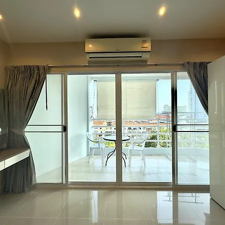 Sea View With Large Balcony At View Talay 5d Apartment Pattaya