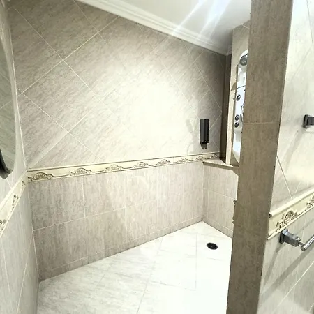 Apartment Spacious 2-bedroom Pool-view - Executive 2, Pratumnak Pattaya