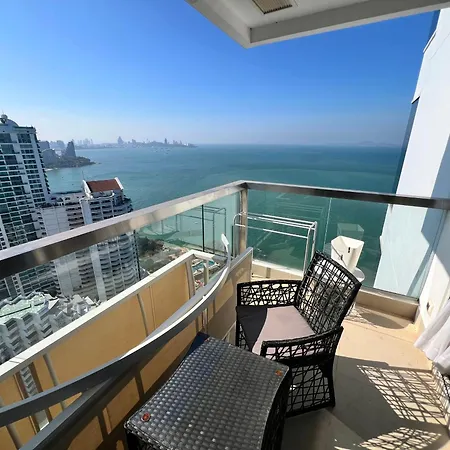 อพาร์ทเม้น The Palm Wongamat 2br Beachfront 34th Floor Panoramic Sea View