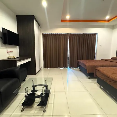 อพาร์ทเม้น Comfortable Pool-view With Balcony - Pratumnak, Pattaya