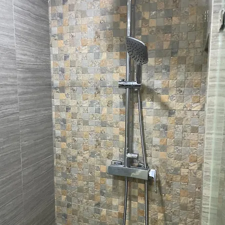 Cozy With Swimming Pool, Gym, Sauna, Great Location, Near Beach, Easy Transport - Guest Friendly