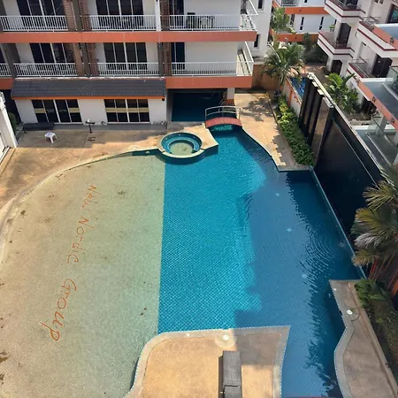 Apartment Stylish Pool-view With Balcony - New Nordic Vip 3, Pratumnak *