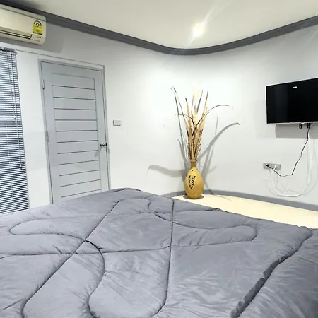 Spacious 2-bedroom Pool-view - Executive 2, Pratumnak *