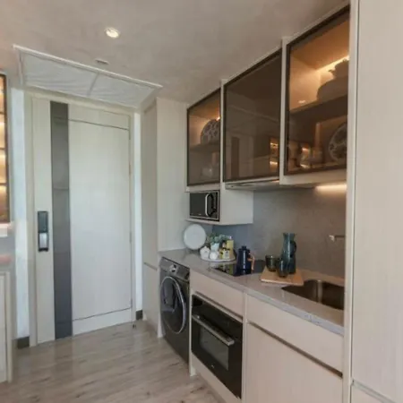 Ultra-luxury Sea View At Arom อพาร์ทเม้น