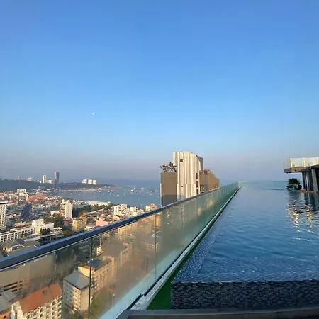 The Base - In Middle Town * Pattaya