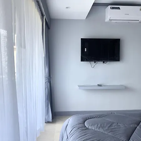 Spacious 2-bedroom Pool-view - Executive 2, Pratumnak *