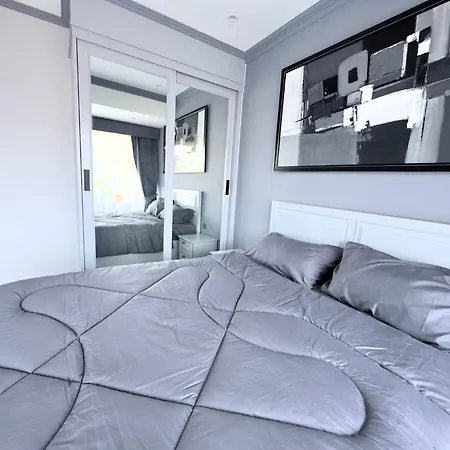 Apartment Spacious 2-bedroom Pool-view - Executive 2, Pratumnak Pattaya