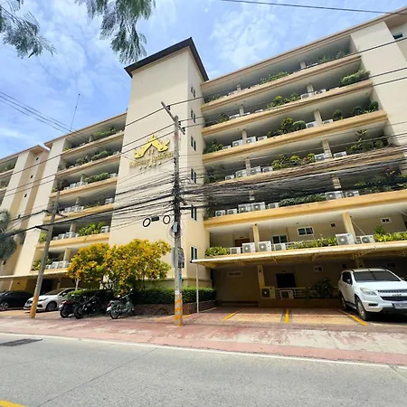 Spacious 2-bedroom Pool-view - Executive 2, Pratumnak Pattaya