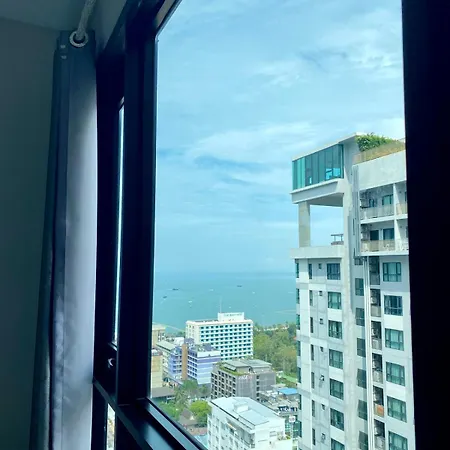 The Base - In Middle Town * Pattaya