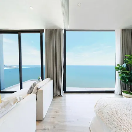 Ultra-luxury Sea View At Arom อพาร์ทเม้น Pattaya