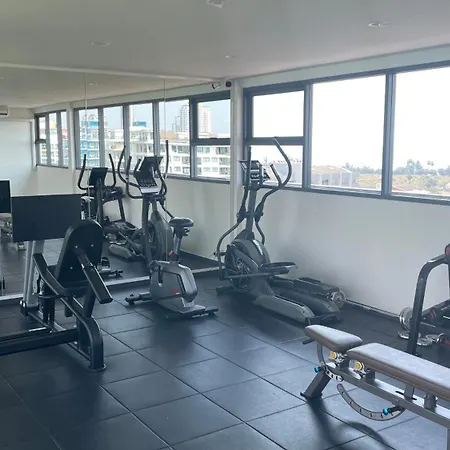 Cozy With Swimming Pool, Gym, Sauna, Great Location, Near Beach, Easy Transport - Guest Friendly *