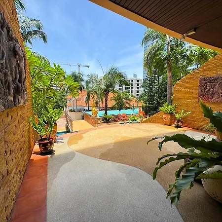 Apartment Spacious 2-bedroom Pool-view - Executive 2, Pratumnak Pattaya