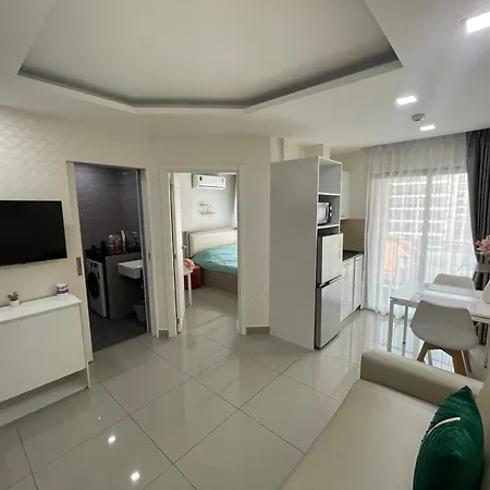 อพาร์ทเม้น Cozy With Swimming Pool, Gym, Sauna, Great Location, Near Beach, Easy Transport - Guest Friendly