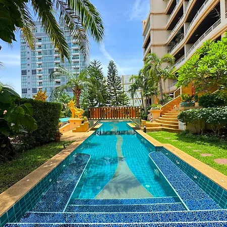 Spacious 2-bedroom Pool-view - Executive 2, Pratumnak *
