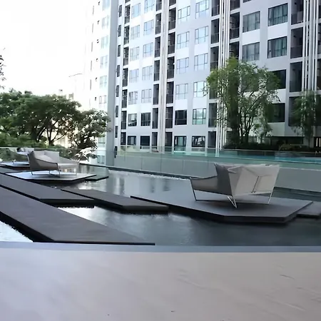 The Base อพาร์ทเม้น *