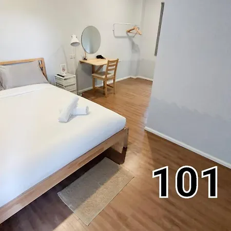 The Inn10: Pool With 9 Bedrooms