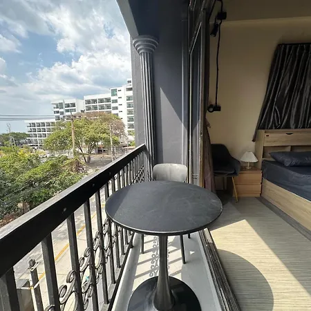 Hostel Friends Station & Cafe Pattaya