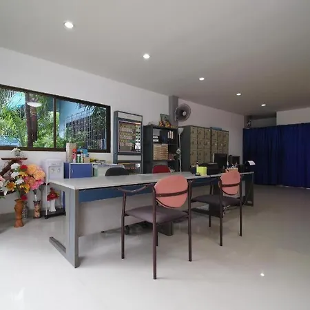 Oyo 1003 Naklua House Hotel