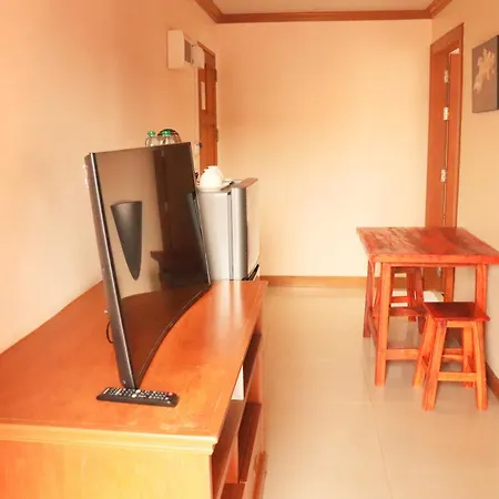 Rouge Service Apartments, Soi Buakhao