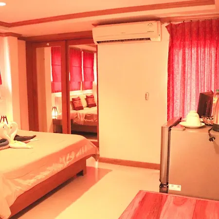 โรงแรม Rouge Service Apartments, Soi Buakhao