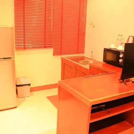 โรงแรม Rouge Service Apartments, Soi Buakhao