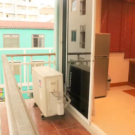 โรงแรม Rouge Service Apartments, Soi Buakhao 3*