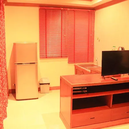 โรงแรม Rouge Service Apartments, Soi Buakhao 3*