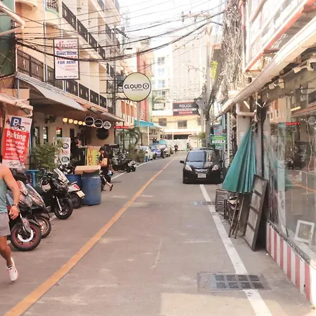 Rouge Service Apartments, Soi Buakhao