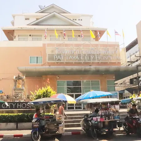 โรงแรม Rouge Service Apartments, Soi Buakhao 3*