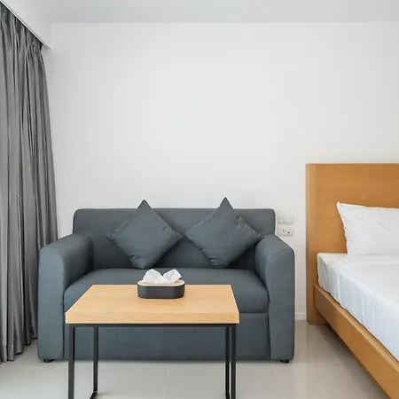 โรงแรม Fourium And Serviced 3*