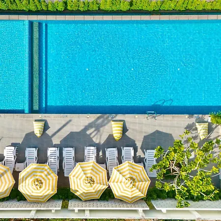 โรงแรม Fourium And Serviced