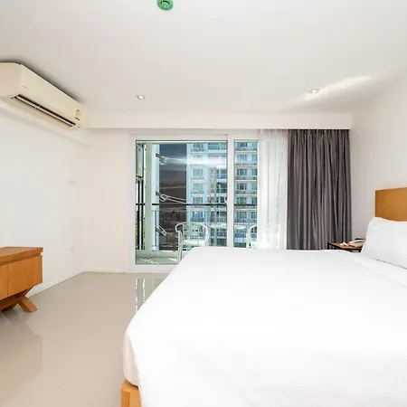 โรงแรม Fourium And Serviced