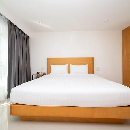 โรงแรม Fourium And Serviced 3*