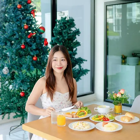 โรงแรม Fourium And Serviced 3*