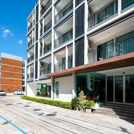 โรงแรม Fourium And Serviced Pattaya