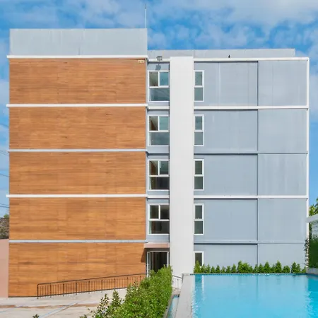 โรงแรม Fourium And Serviced