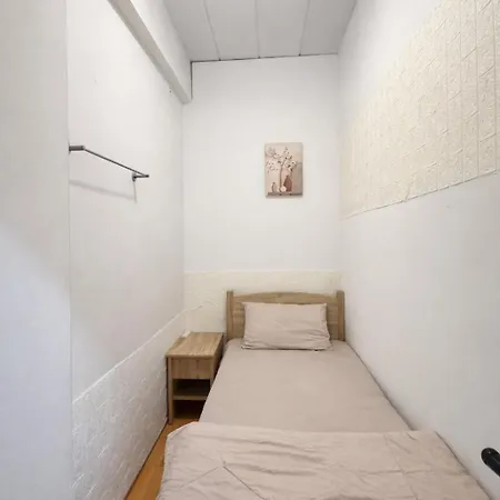 Capsule hotel Lawans *