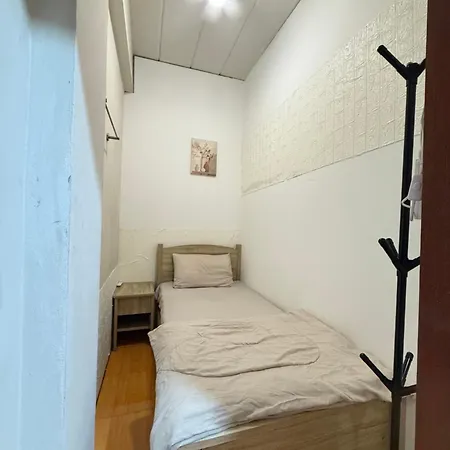 Capsule hotel Lawans