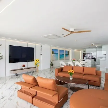 View Talay 7 - Luxury Beachfront & Panoramic Sea View Apartment Pattaya