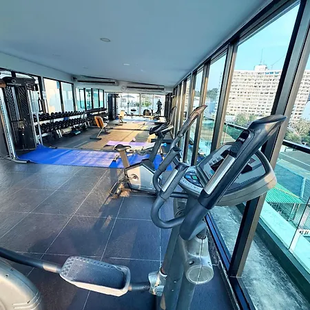 อพาร์ทเม้น Modern 2br Rooftop Swimming Pool Pratumnak