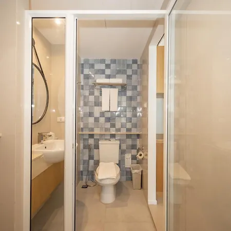 โรงแรม Fourium And Serviced