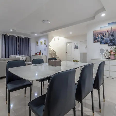 Luxury 5 Bedrooms Pool With Terrace วิลล่า *