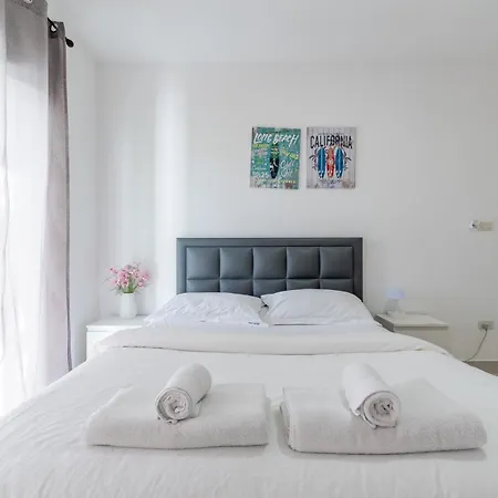 Luxury 5 Bedrooms Pool With Terrace