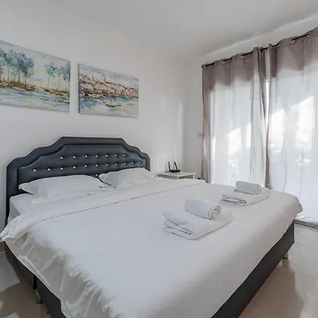 Luxury 5 Bedrooms Pool With Terrace Pattaya