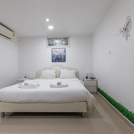 Luxury 5 Bedrooms Pool With Terrace วิลล่า *