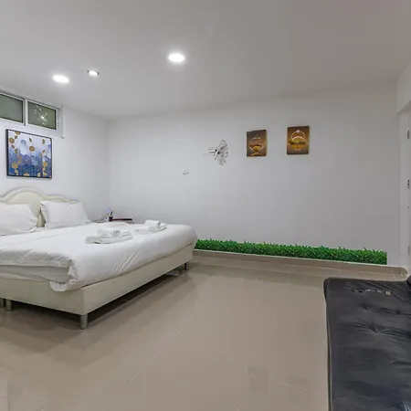 Luxury 5 Bedrooms Pool With Terrace *