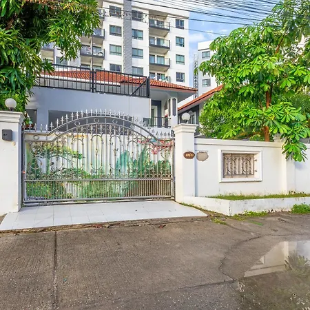 Luxury 5 Bedrooms Pool With Terrace วิลล่า Pattaya
