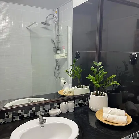 Furnished Near The Apartment