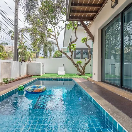 Thai Ins-style Pool 3br Near Hollywood
